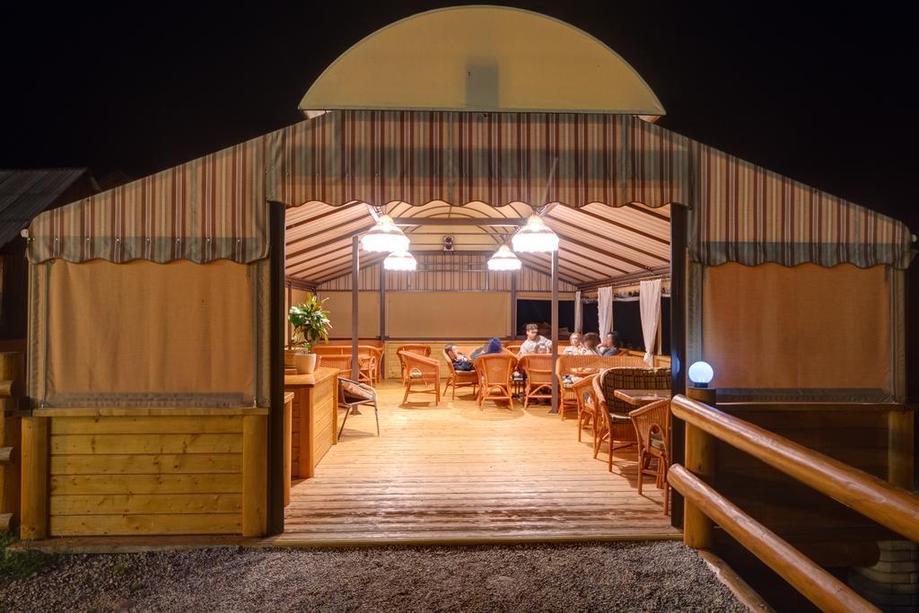 Hotel Perlyna Karpat 布克维 外观 照片