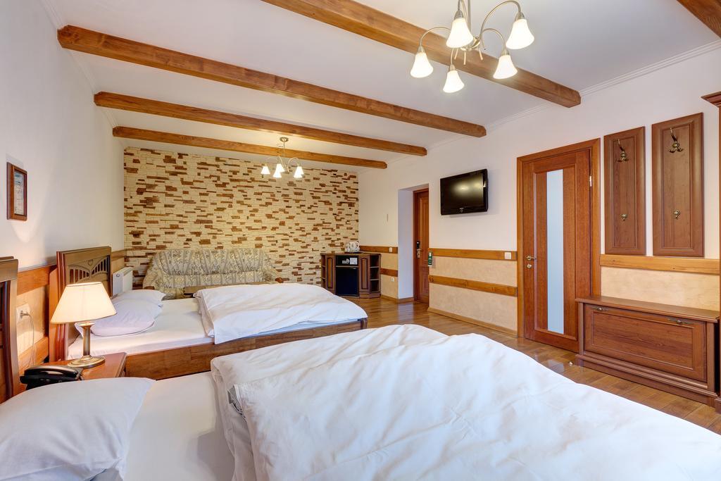 Hotel Perlyna Karpat 布克维 外观 照片