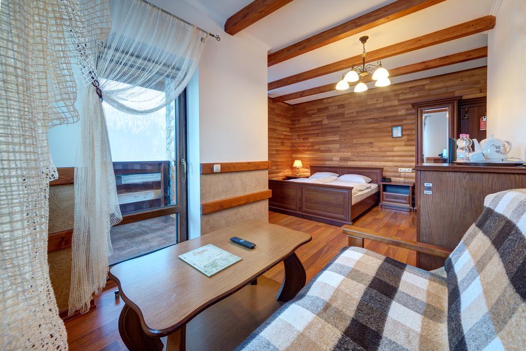 Hotel Perlyna Karpat 布克维 外观 照片