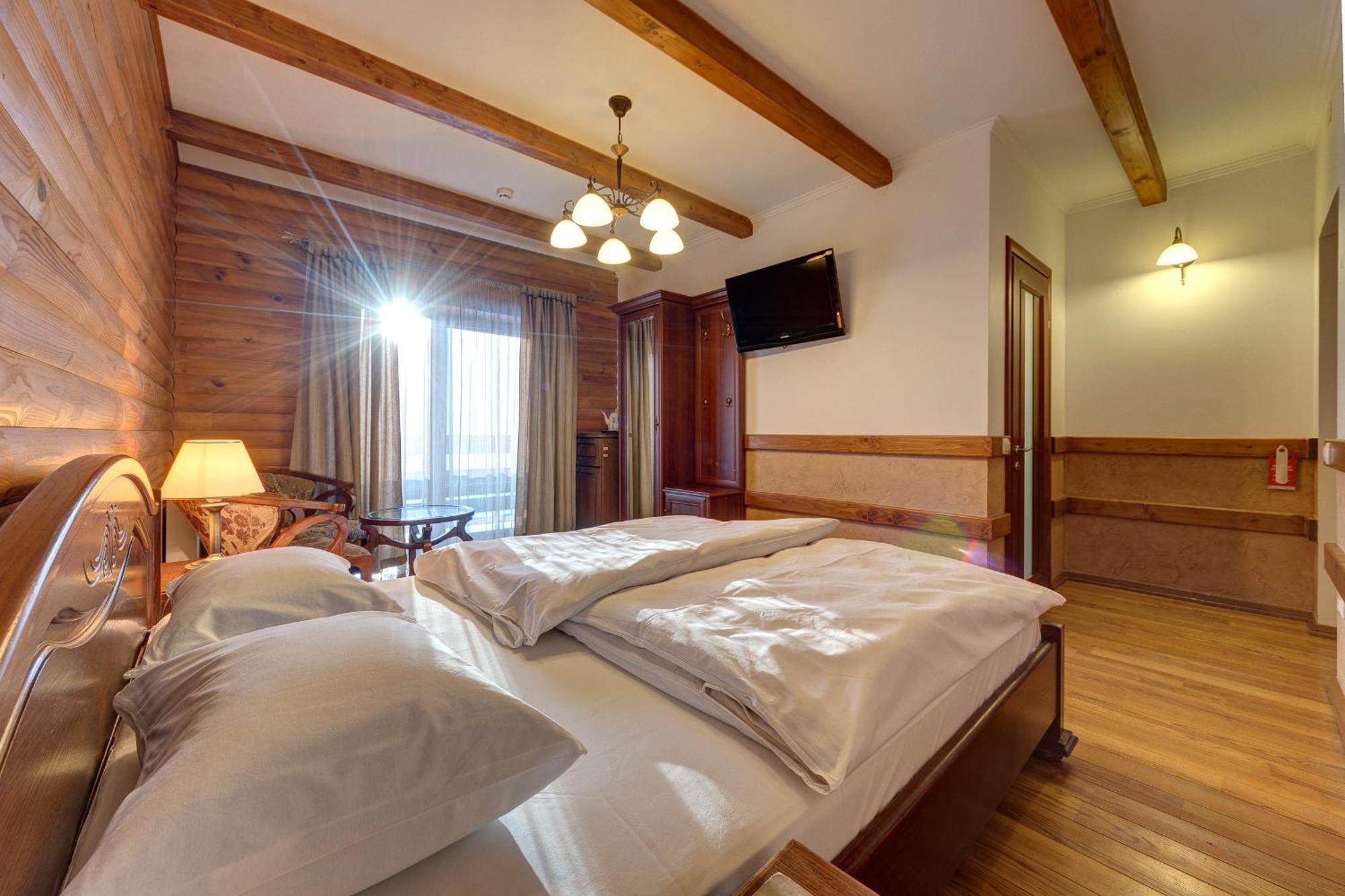Hotel Perlyna Karpat 布克维 外观 照片