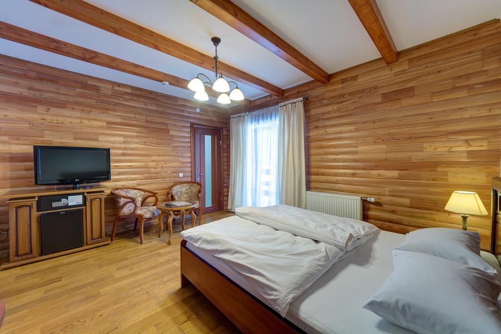 Hotel Perlyna Karpat 布克维 外观 照片