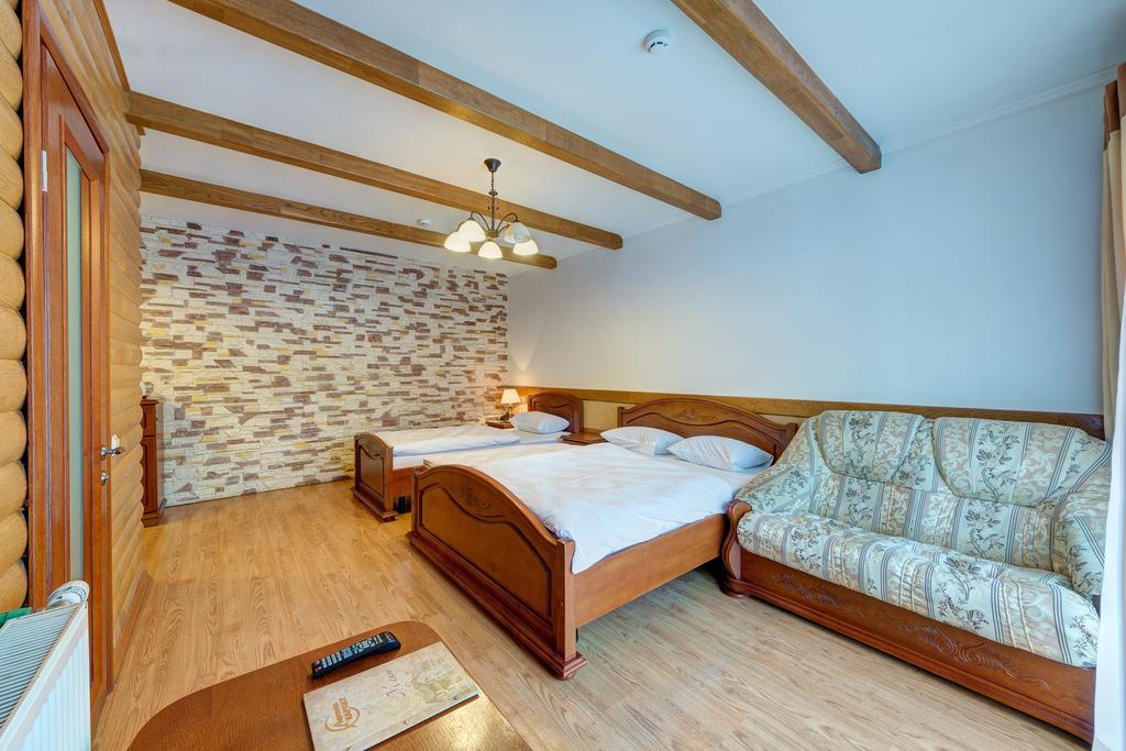 Hotel Perlyna Karpat 布克维 外观 照片
