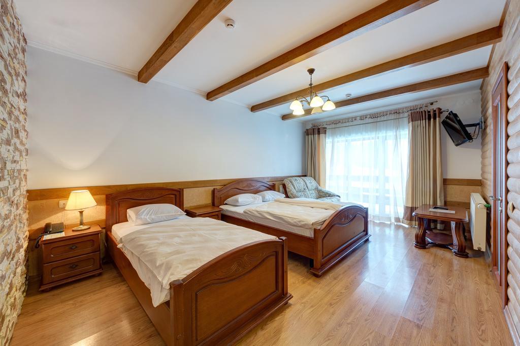 Hotel Perlyna Karpat 布克维 外观 照片