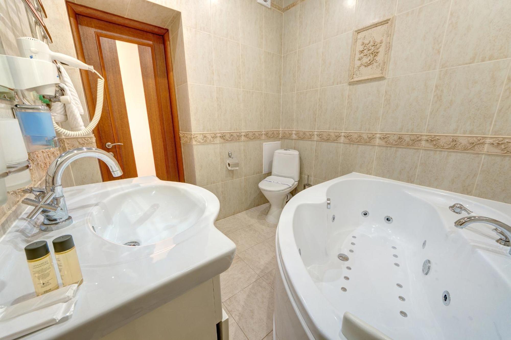 Hotel Perlyna Karpat 布克维 外观 照片