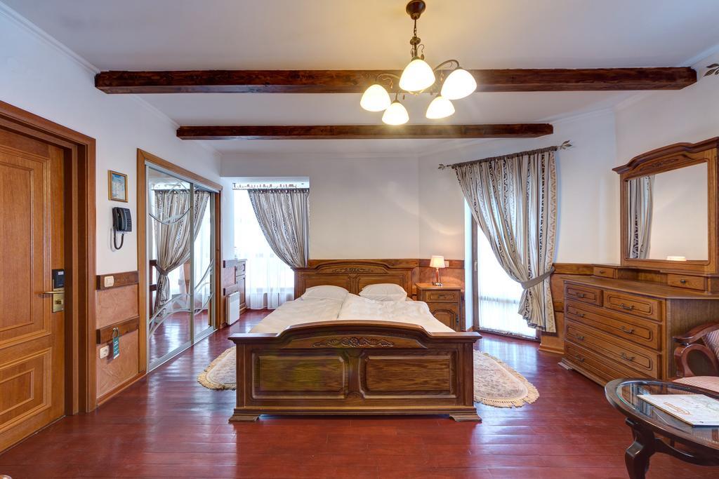 Hotel Perlyna Karpat 布克维 外观 照片