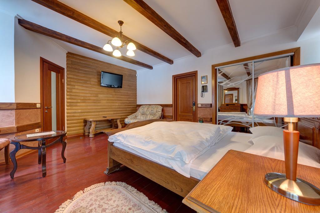 Hotel Perlyna Karpat 布克维 外观 照片