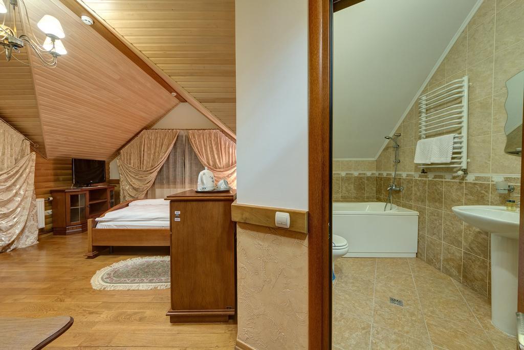 Hotel Perlyna Karpat 布克维 外观 照片