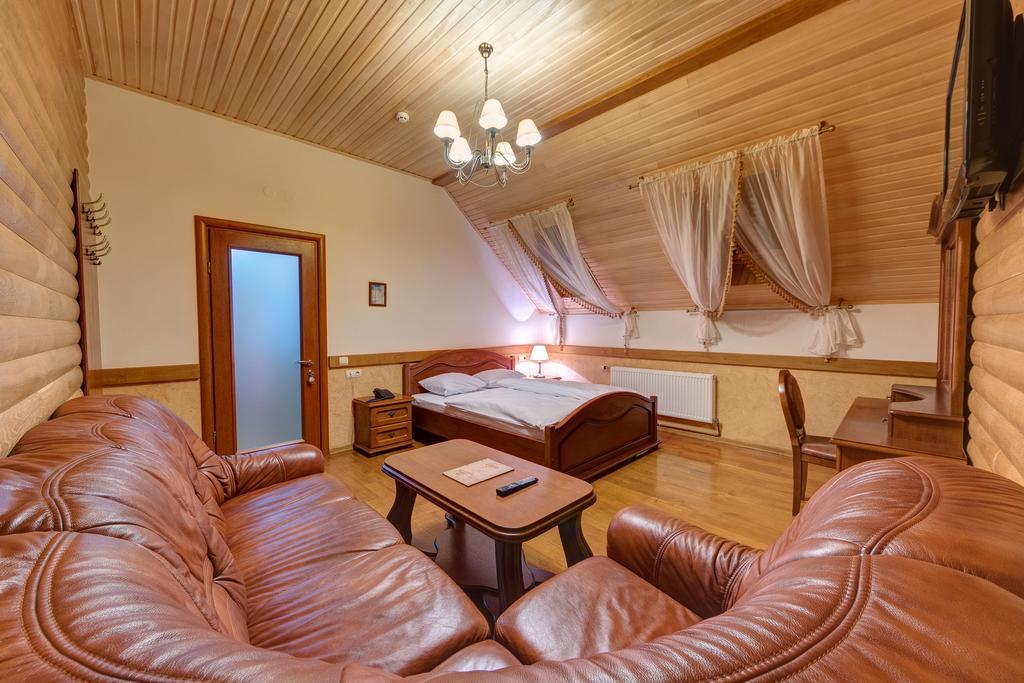 Hotel Perlyna Karpat 布克维 外观 照片