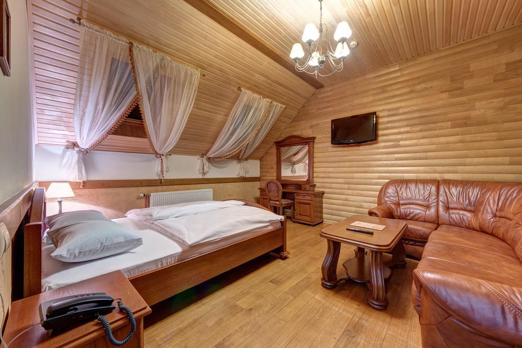Hotel Perlyna Karpat 布克维 外观 照片