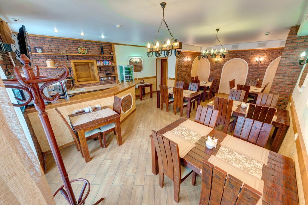 Hotel Perlyna Karpat 布克维 外观 照片