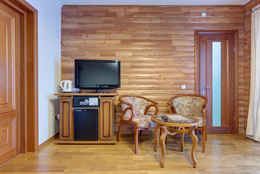 Hotel Perlyna Karpat 布克维 客房 照片
