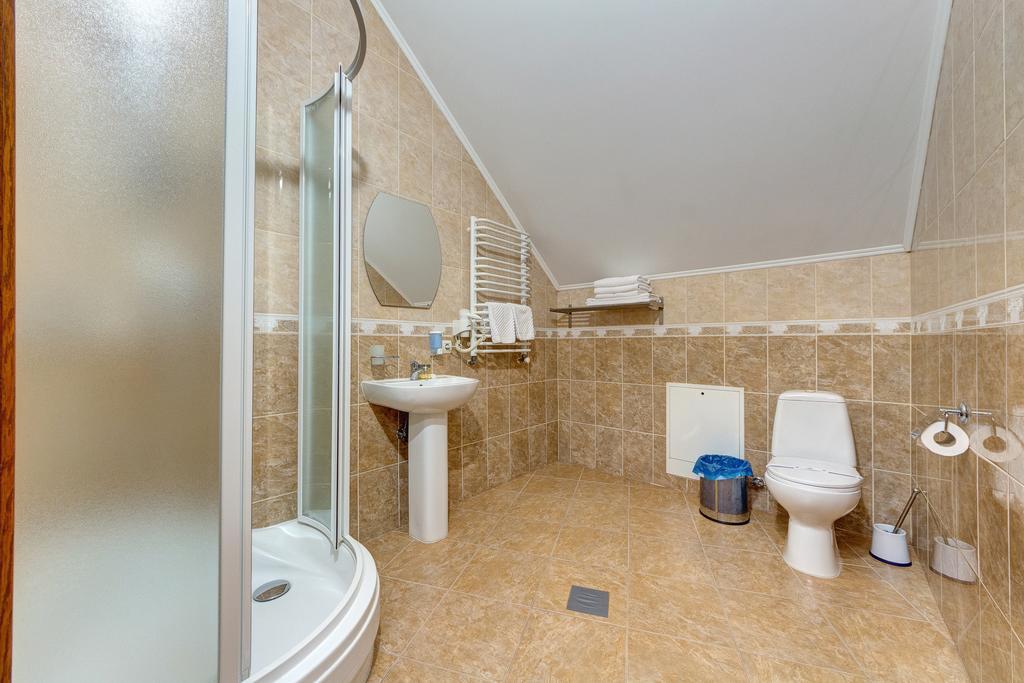 Hotel Perlyna Karpat 布克维 客房 照片